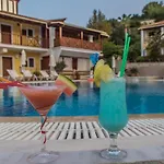 Aparthotel Sea View Village 4*